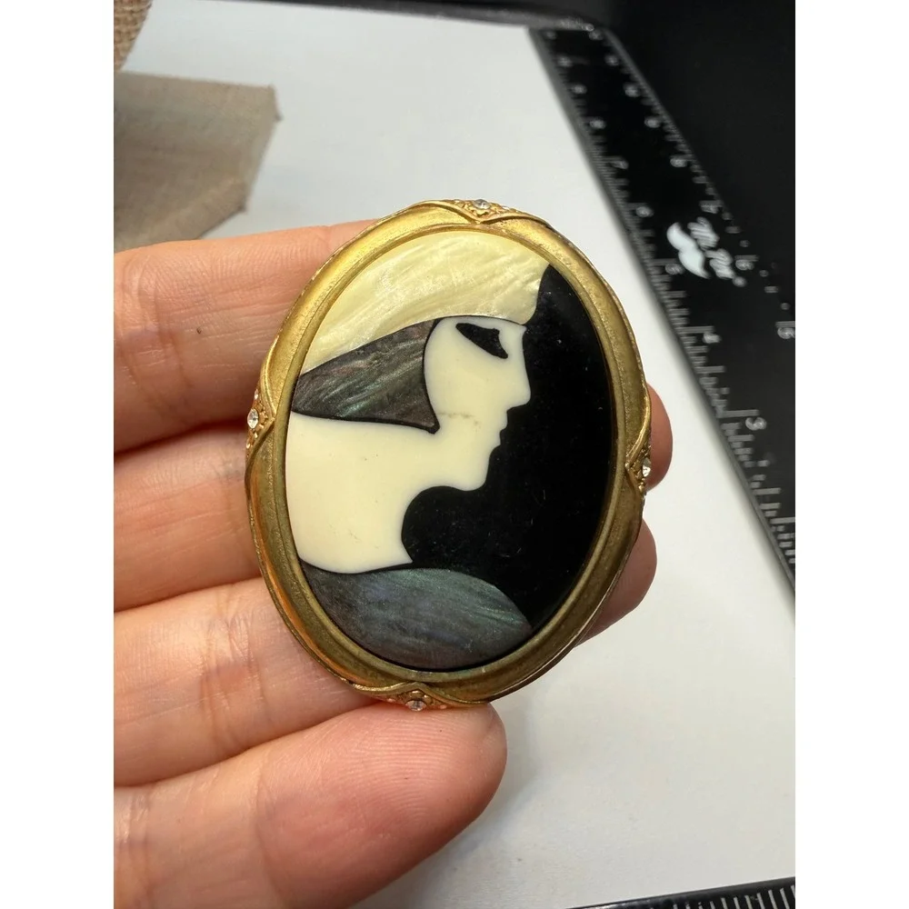 Vintage Art Deco Mother of Pearl Abalone Shell Cameo Brooch Gold Tone Rhinestone